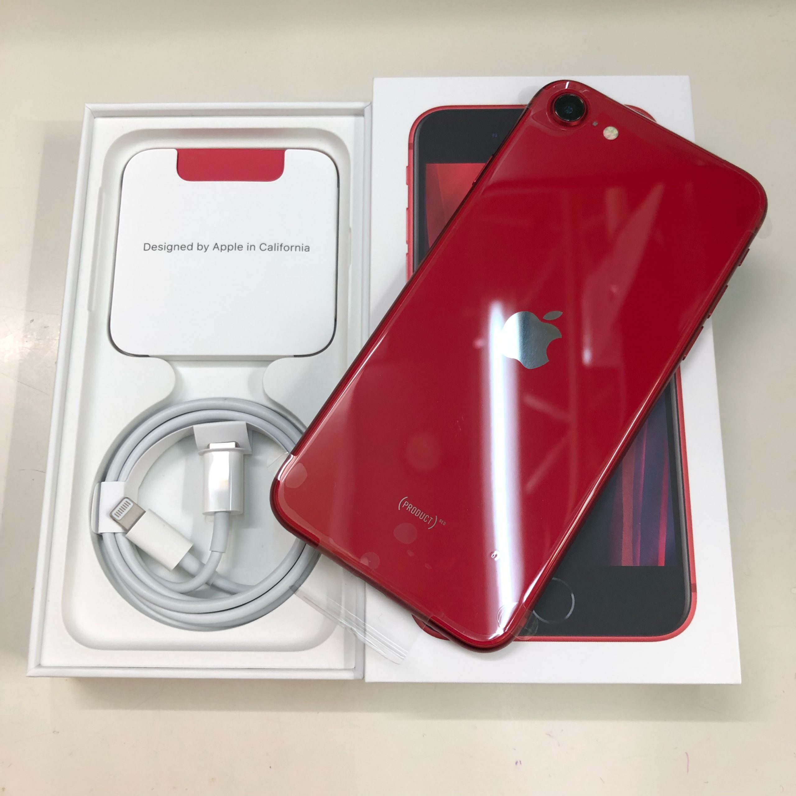 SIMフリー　iPhone7 RED　128GB判定〇